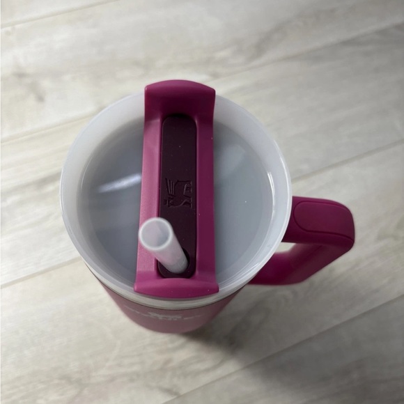 NEW Stanley The Quencher H2.0 Flowstate™ Tumbler | 40 OZ - Picture 2 of 9